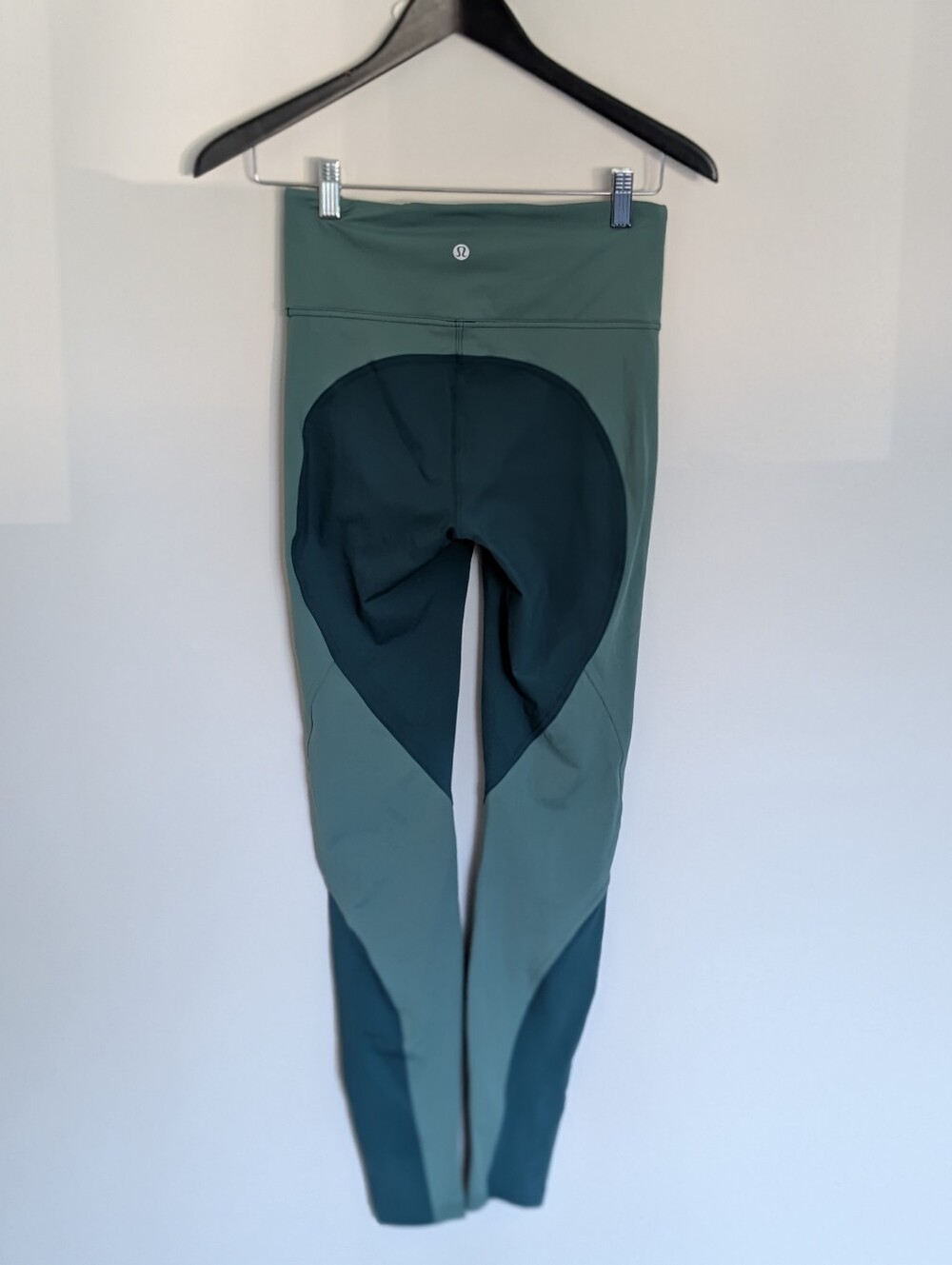 Lululemon Wake & Train Tight In Green Jasper / Frosted Pine - Size 6